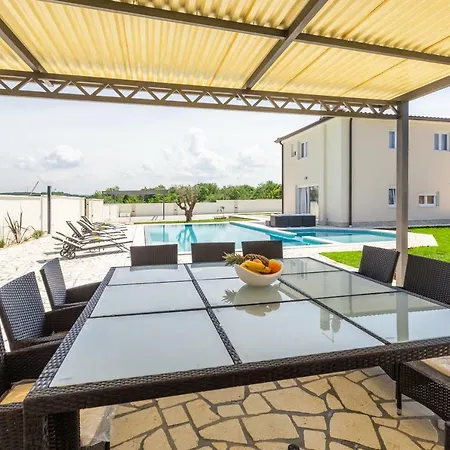 Romansa Villa Umag