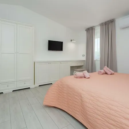 Romansa Villa *